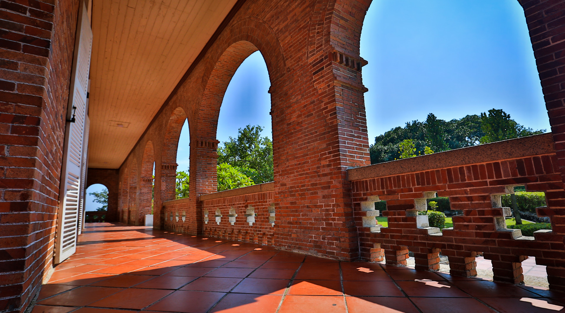 英国领事馆封面图