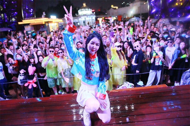 世界之窗封面图