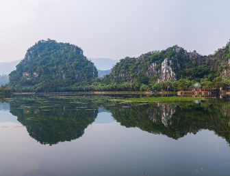 【肇庆美食2天】<肇庆七星岩风景区、北回归线上翡翠-鼎湖山、白沙龙母庙、古宋城墙+草鞋街、水舞灯光>