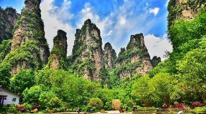 【巅峰张家界5天高铁团】<韶山-凤凰古城 湘西苗寨-温泉-九天洞 张家界国家森林公园 超市-土司府>