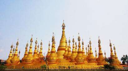 景点：勐焕大金塔