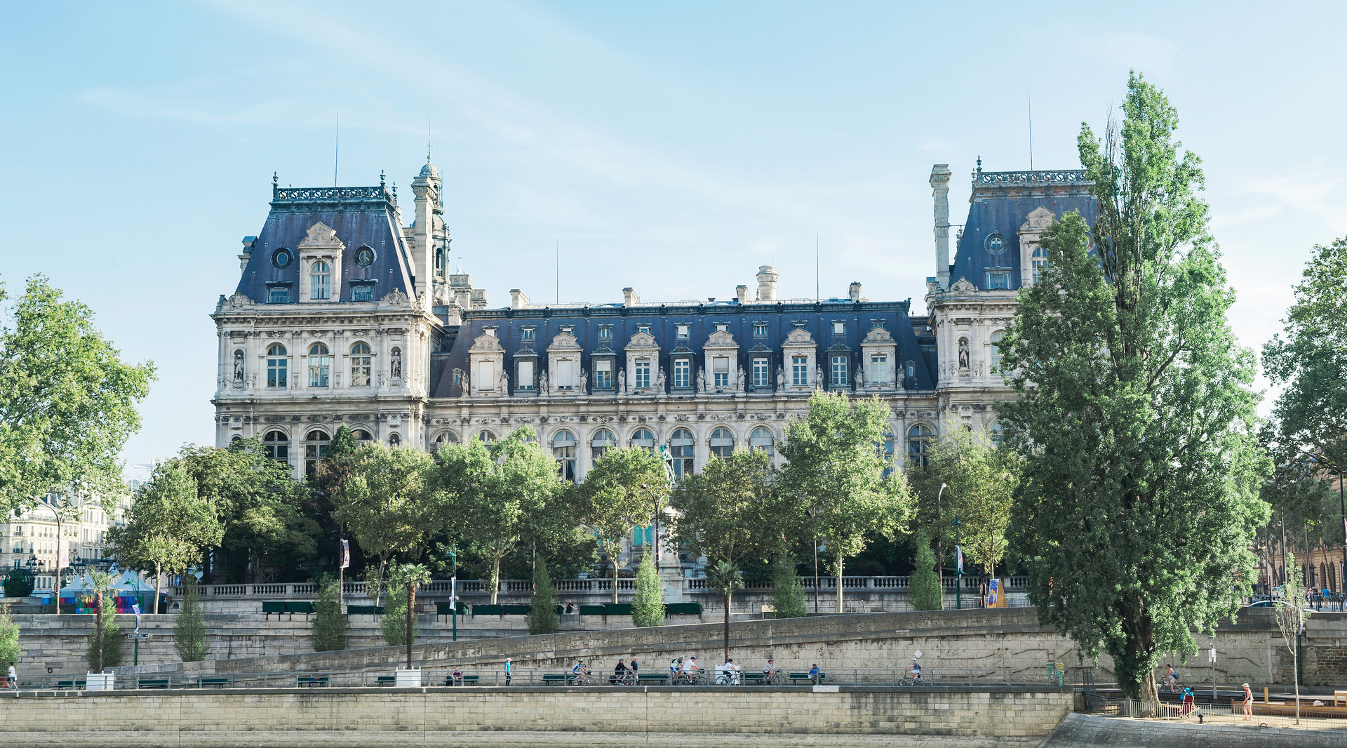 巴黎圣母院封面图