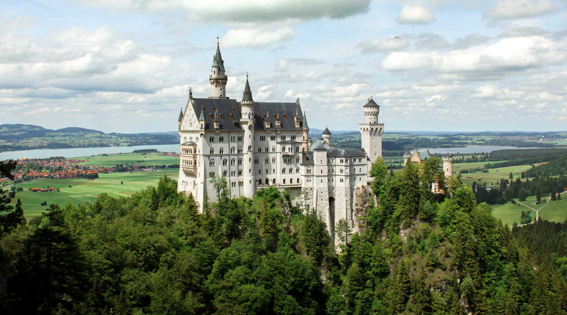 新天鹅堡封面图