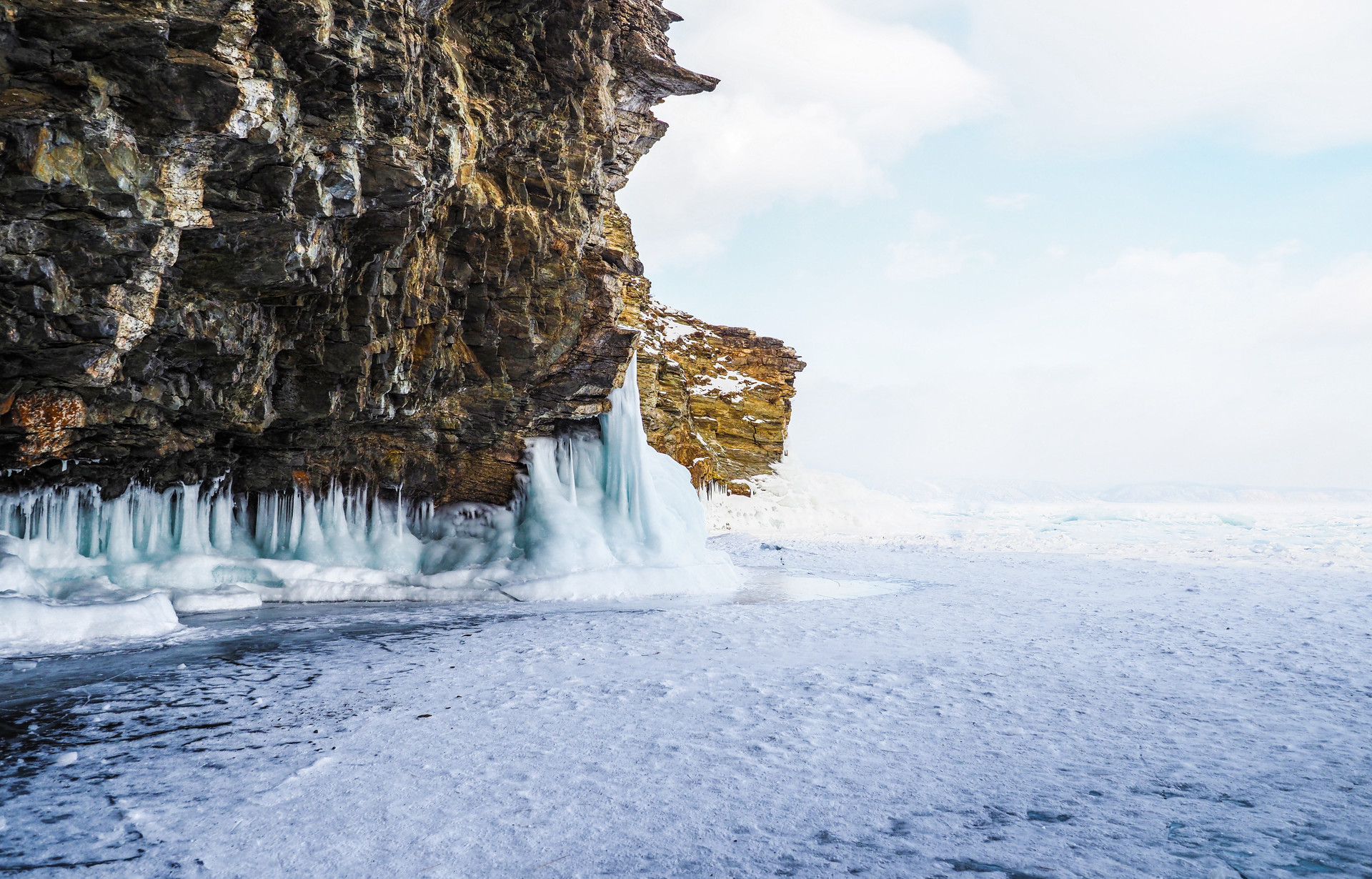 贝加尔湖封面图