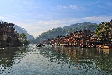 【漫游湘西5天高铁团】<橘子洲头 百龙电梯V+天子山索道 张家界魅力湘西表演 芙蓉镇 凤凰古城>