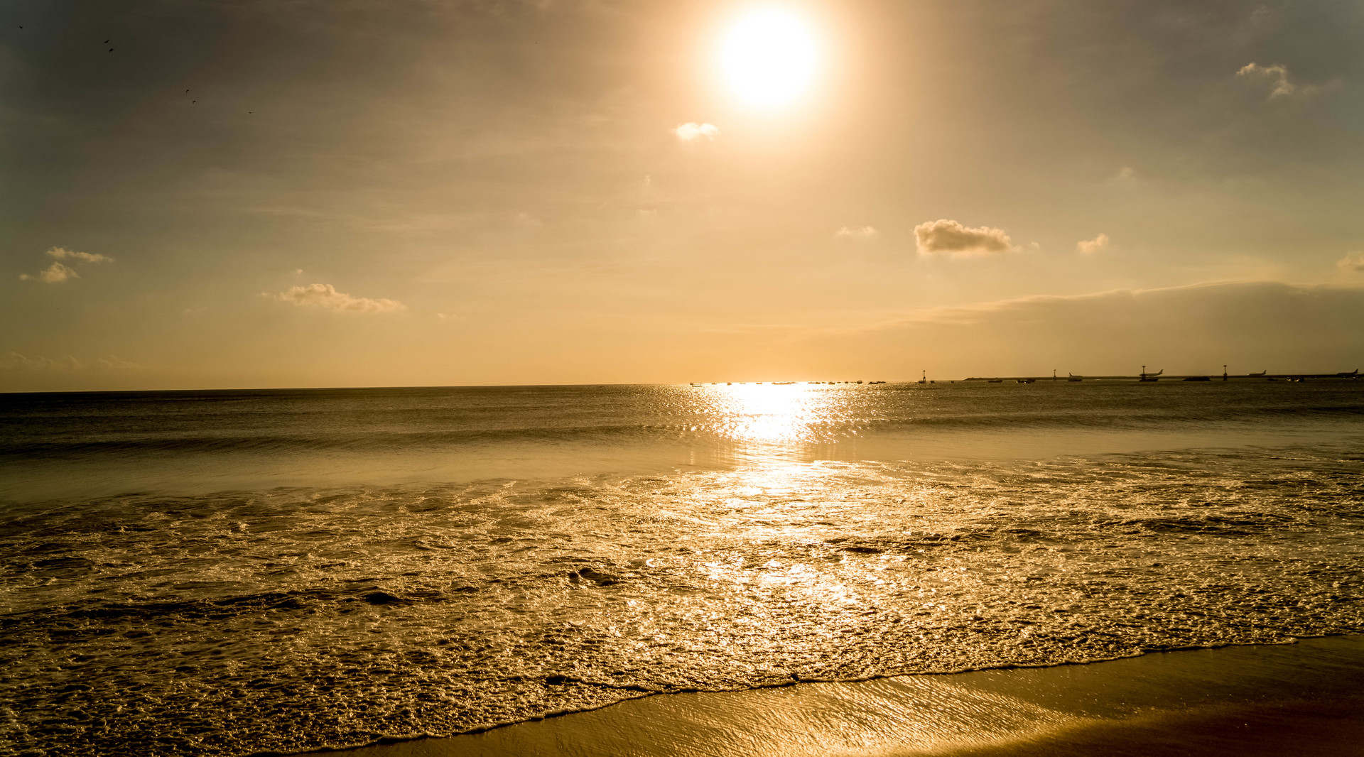 金巴兰沙滩封面图