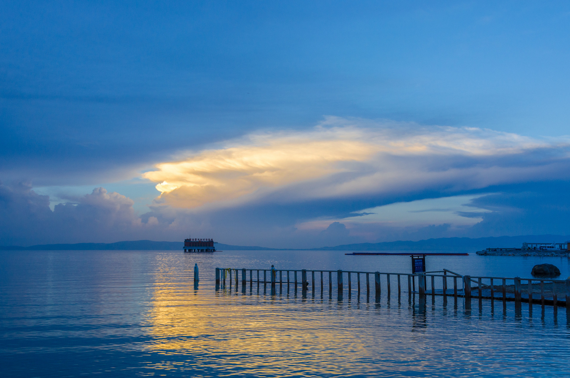 青海湖二郎剑封面图