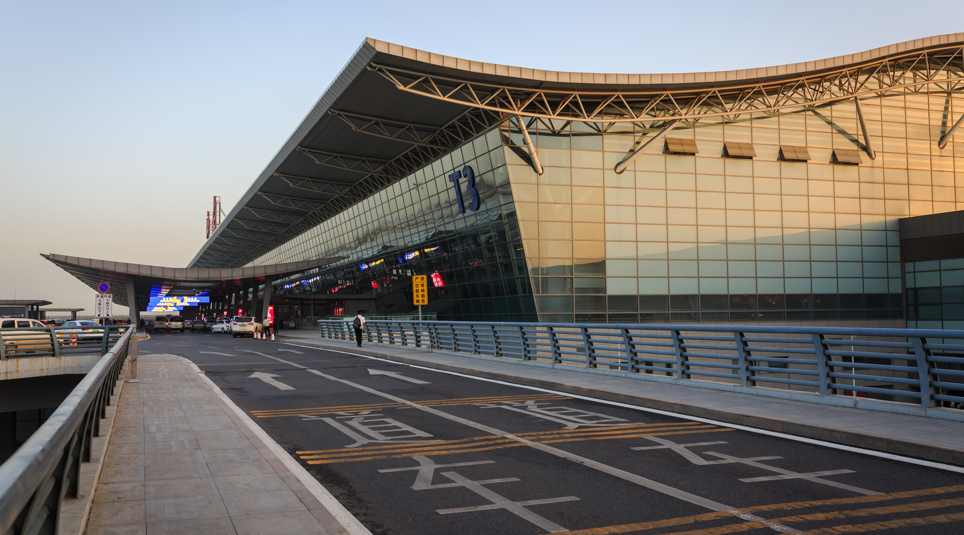 西安咸阳机场封面图