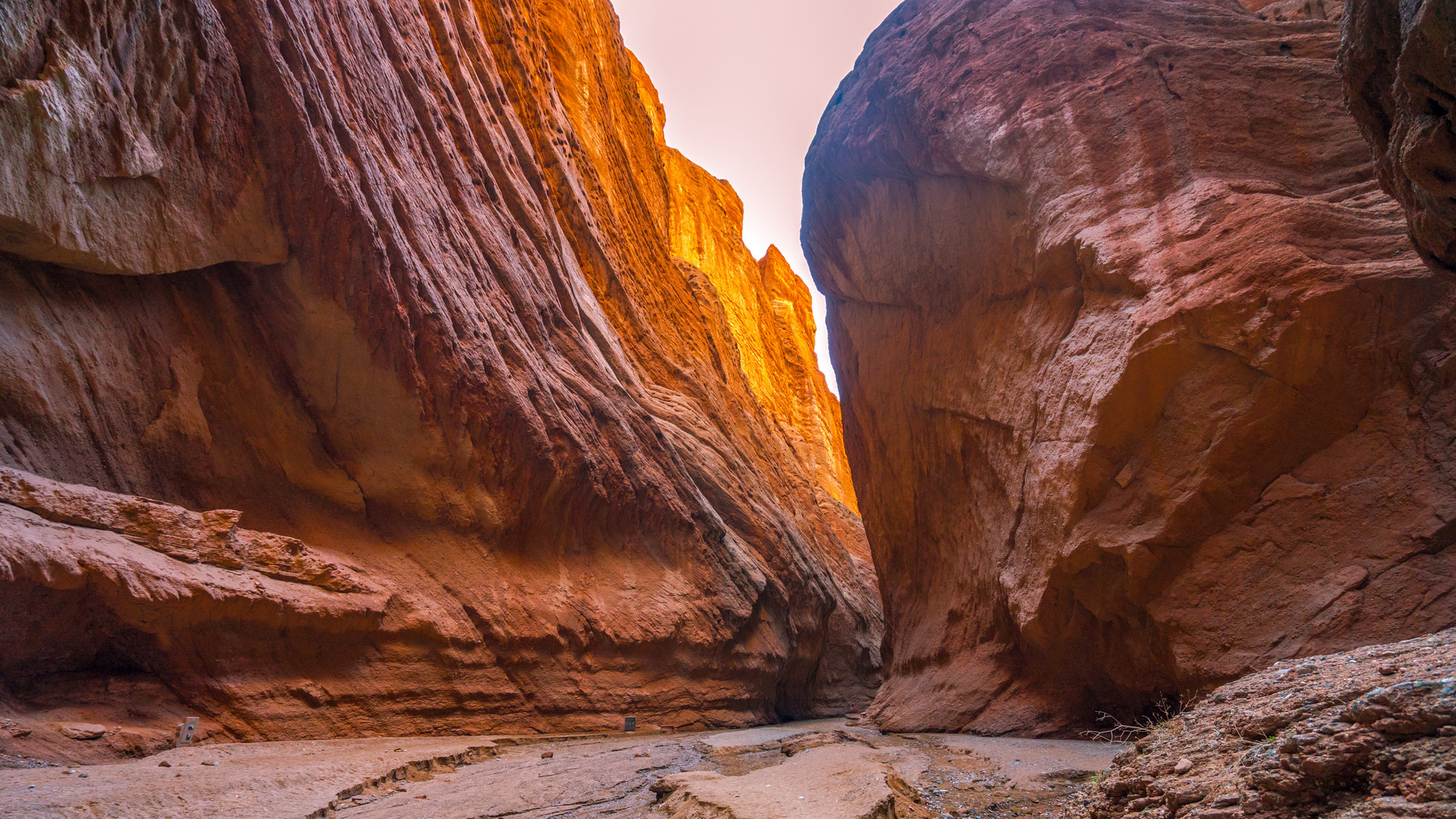 天山神秘大峡谷封面图