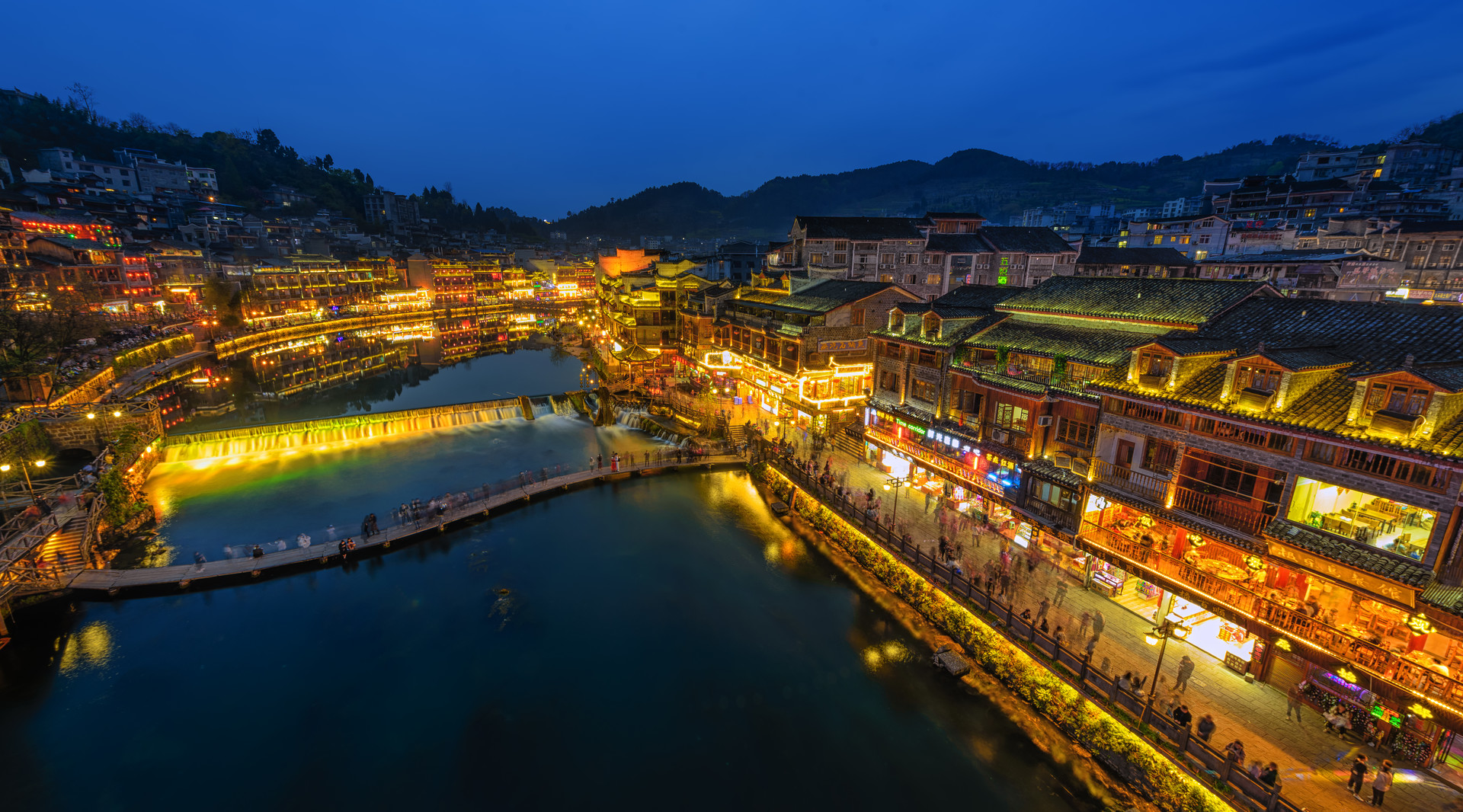 凤凰古城夜景封面图