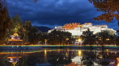 景点：拉萨夜景