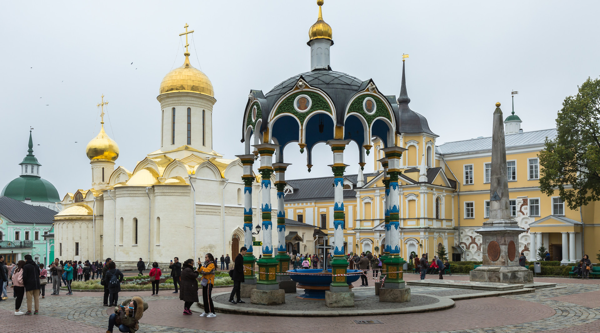 谢尔盖耶夫镇圣三教堂封面图