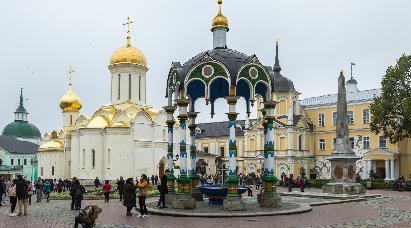 景点：谢尔盖耶夫镇圣三教堂