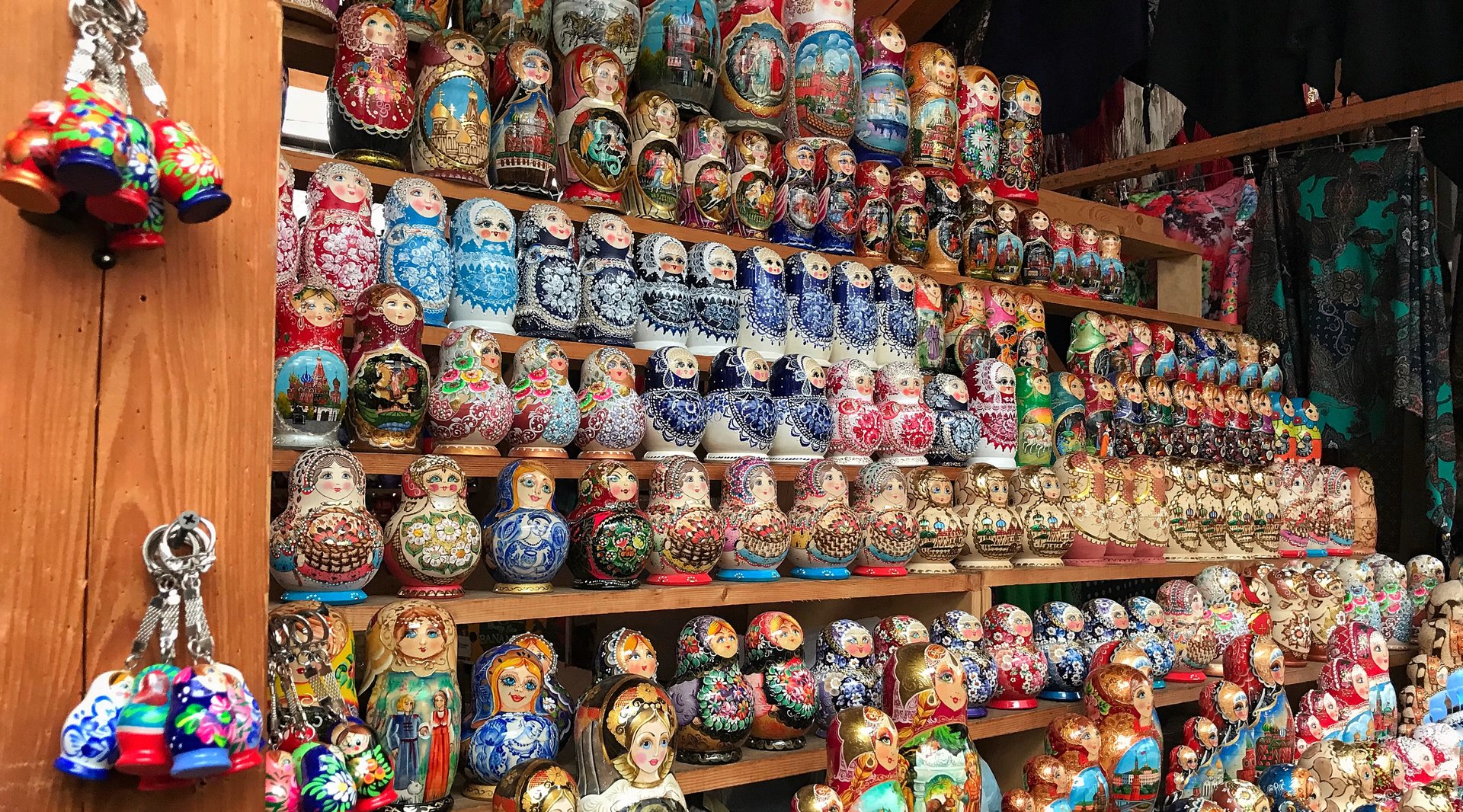 俄罗斯套娃封面图