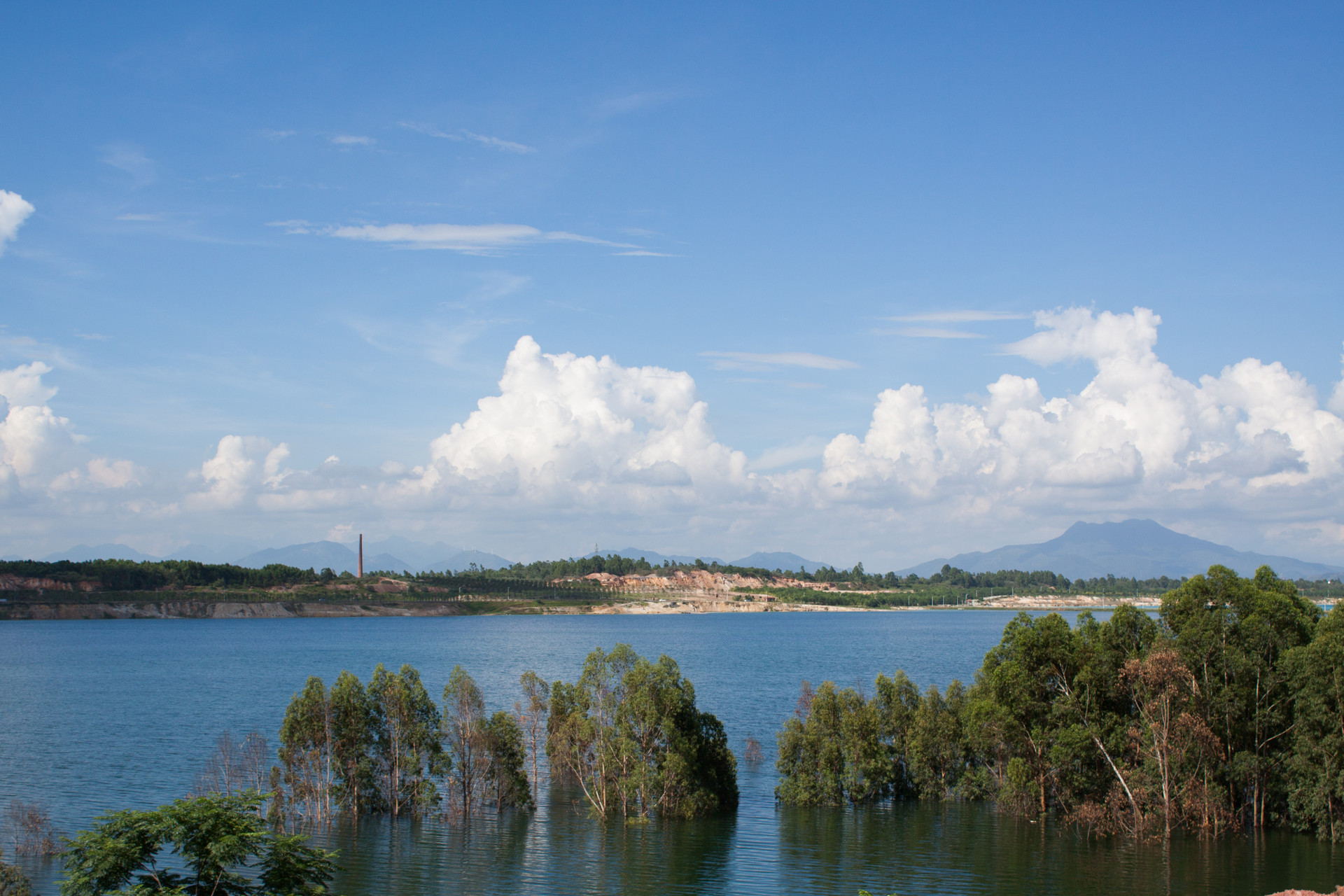 茂名露天矿生态公园封面图