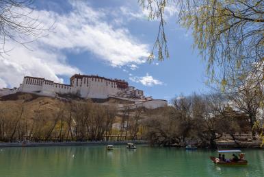 景点：龙王潭公园