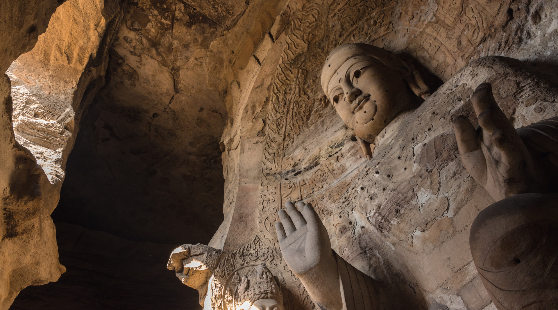 云冈石窟佛像封面图