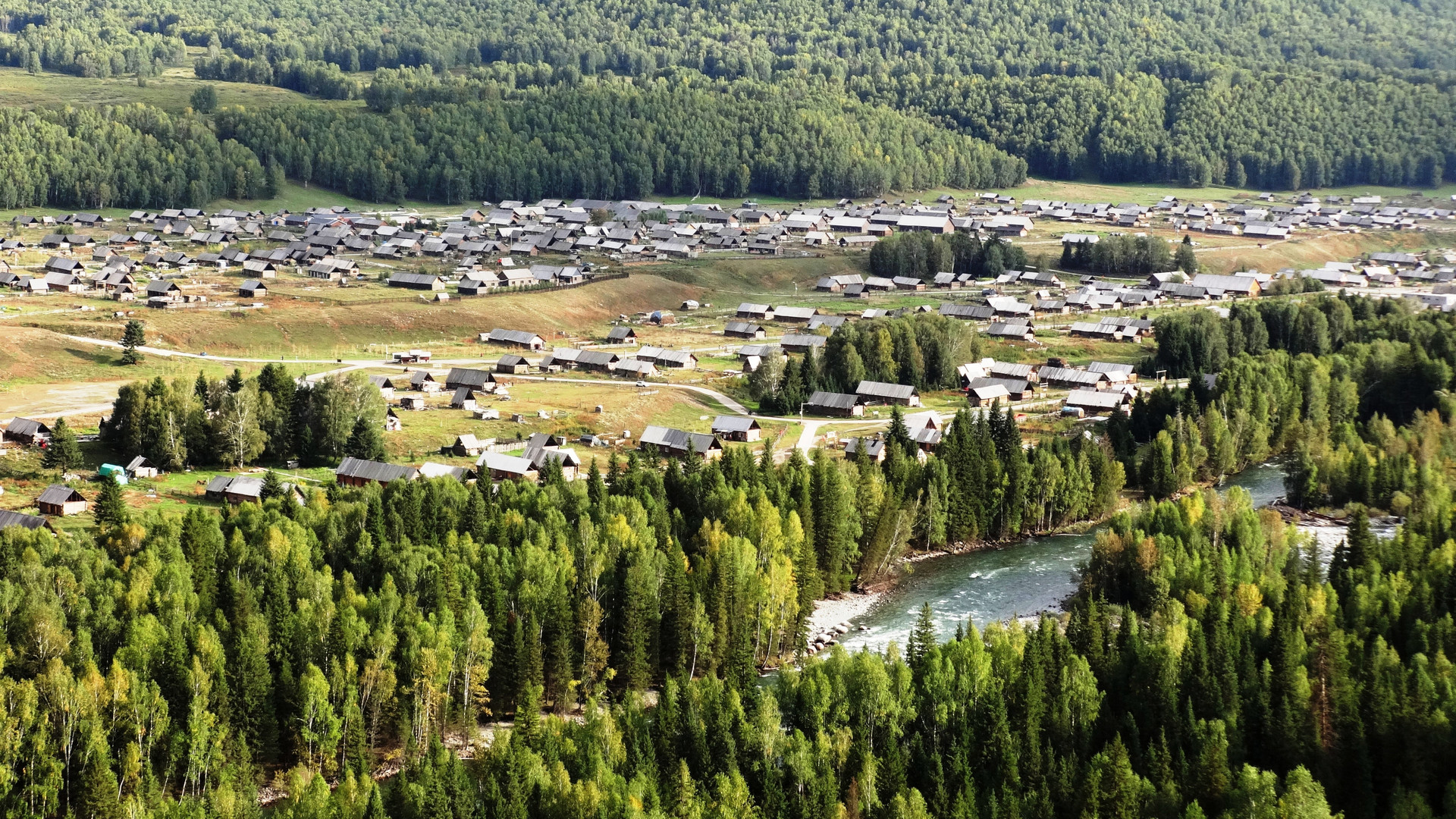 远眺禾木村封面图