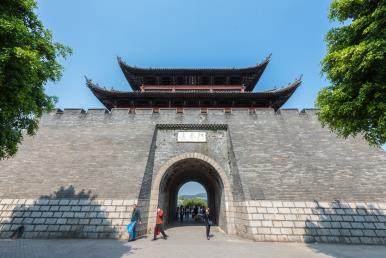 景点：赣州古城门