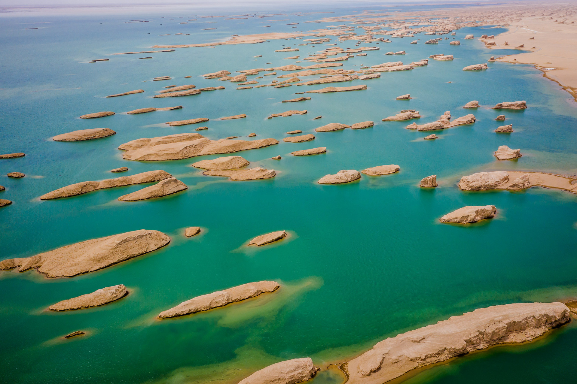 水上雅丹航拍封面图