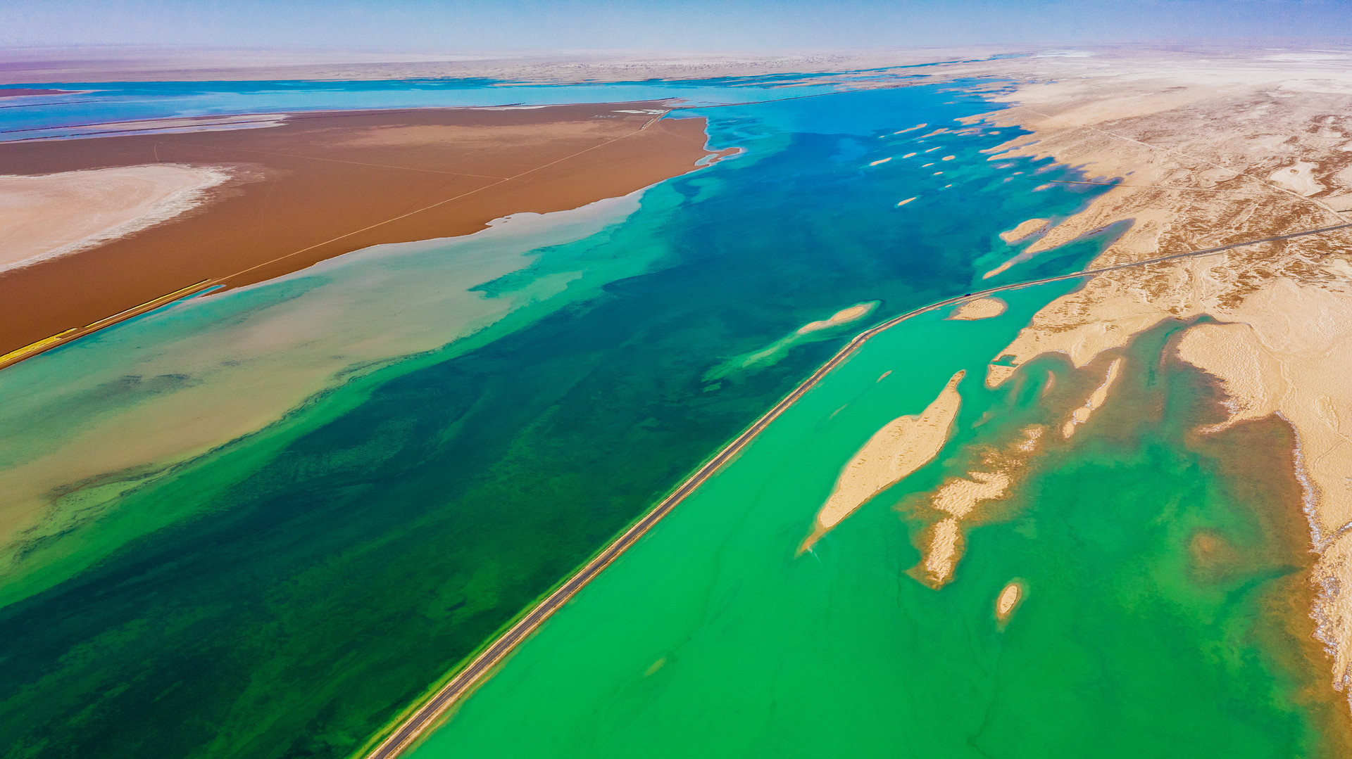 西台吉乃尔湖封面图