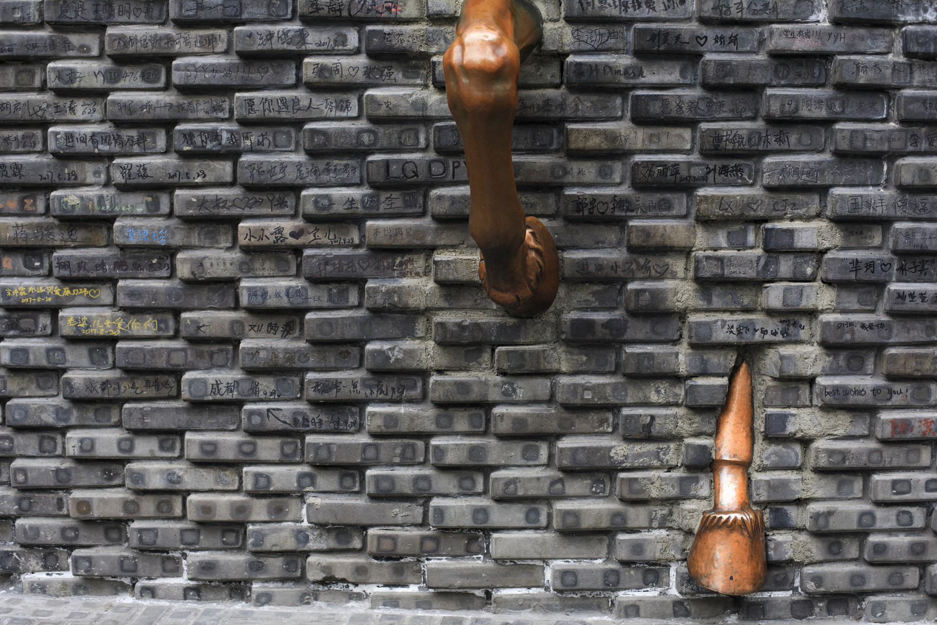 宽窄巷子雕塑文化封面图