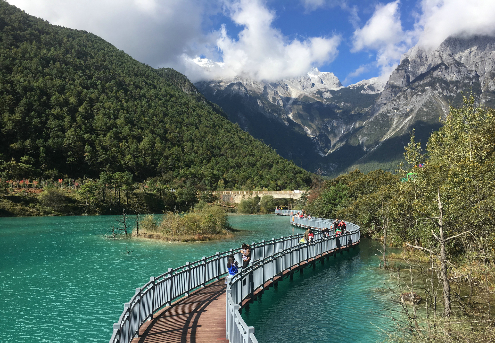 玉龙雪山蓝月谷封面图