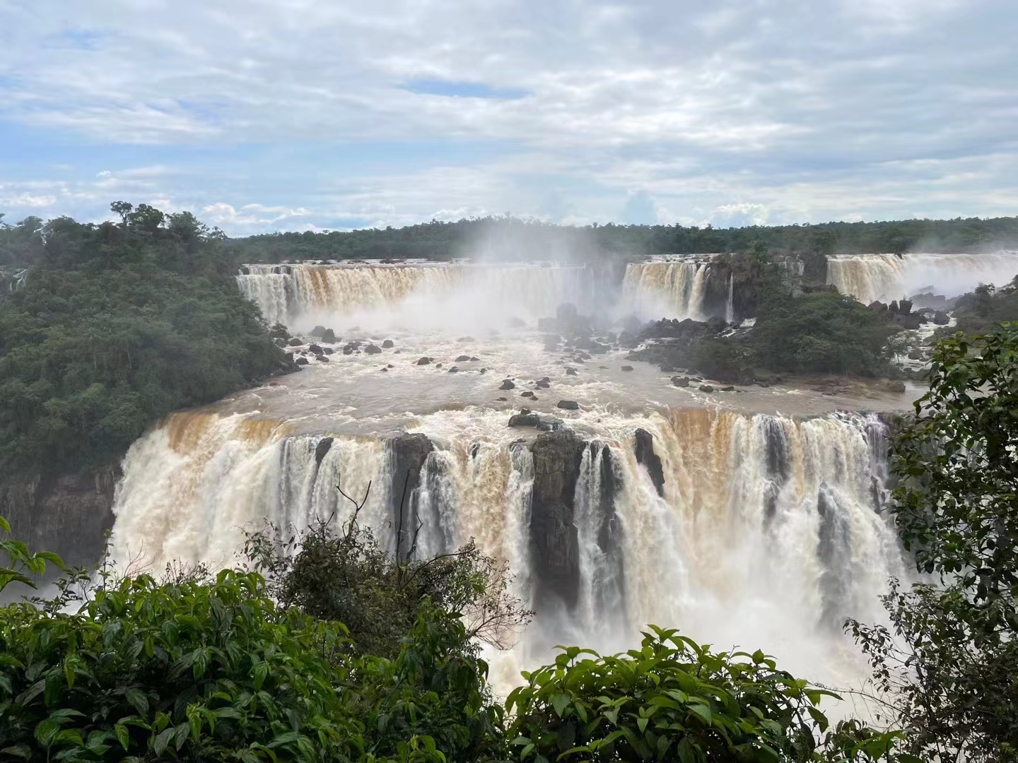 伊瓜苏大瀑布封面图