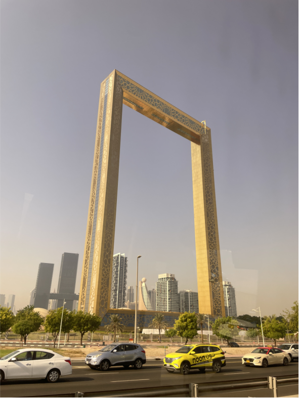 迪拜新地标-金相框封面图